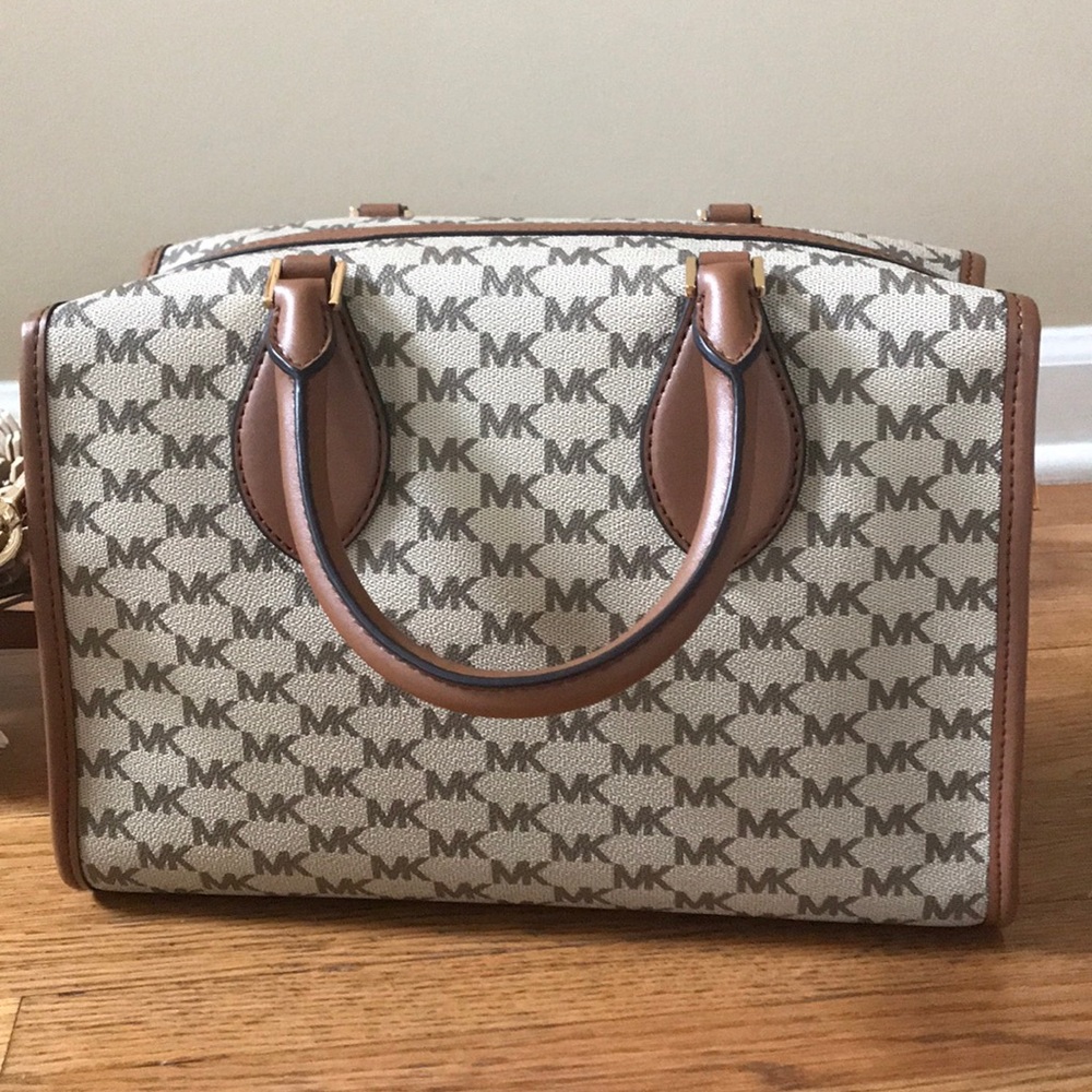 SOLD Merry Xmas to You ❤️NWT Michael Kors Handbag - Picture 4 of 6